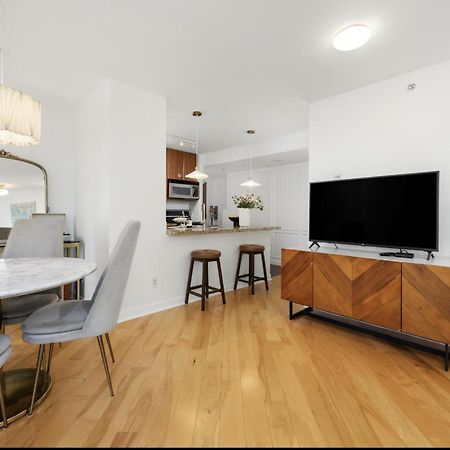 Lovely One-Bedroom Apartment With Pool, Hot Tub, And Gym In The Heart Of Downtown, Skytrain 3Min Away Vancouver Exterior foto