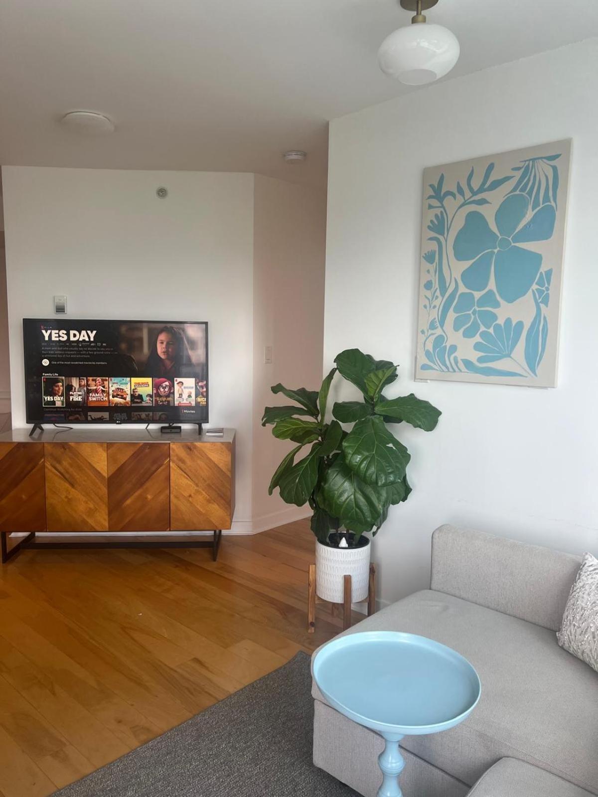 Lovely One-Bedroom Apartment With Pool, Hot Tub, And Gym In The Heart Of Downtown, Skytrain 3Min Away Vancouver Exterior foto