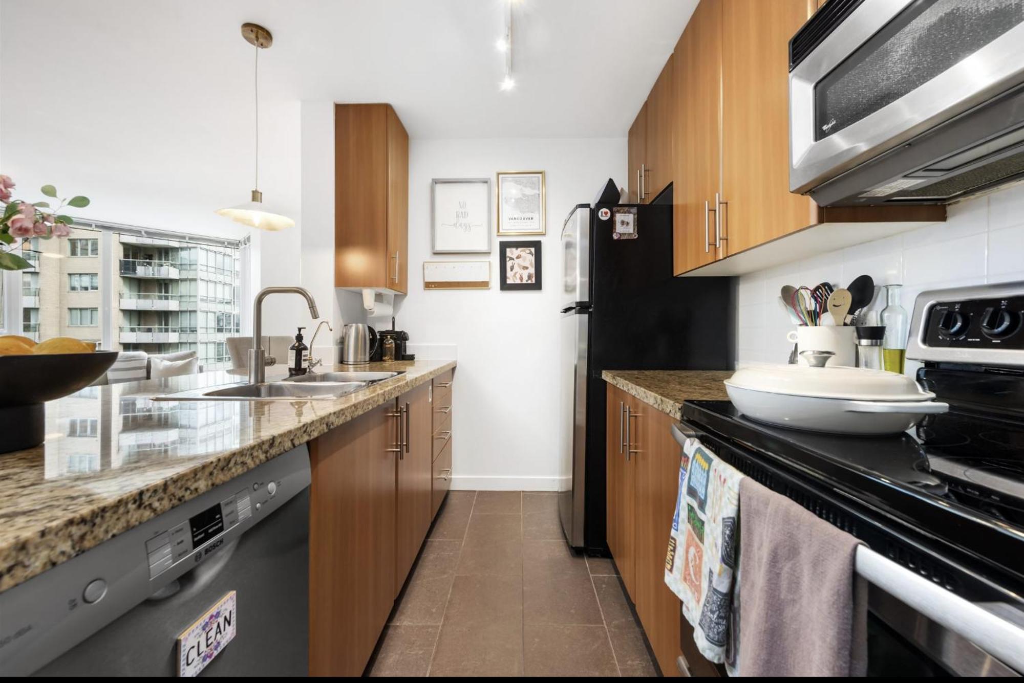 Lovely One-Bedroom Apartment With Pool, Hot Tub, And Gym In The Heart Of Downtown, Skytrain 3Min Away Vancouver Exterior foto