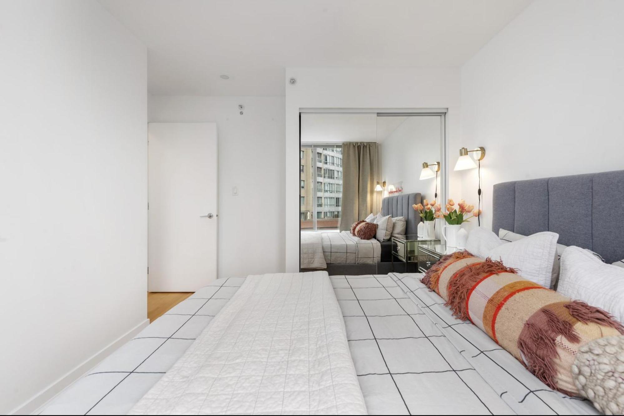 Lovely One-Bedroom Apartment With Pool, Hot Tub, And Gym In The Heart Of Downtown, Skytrain 3Min Away Vancouver Exterior foto
